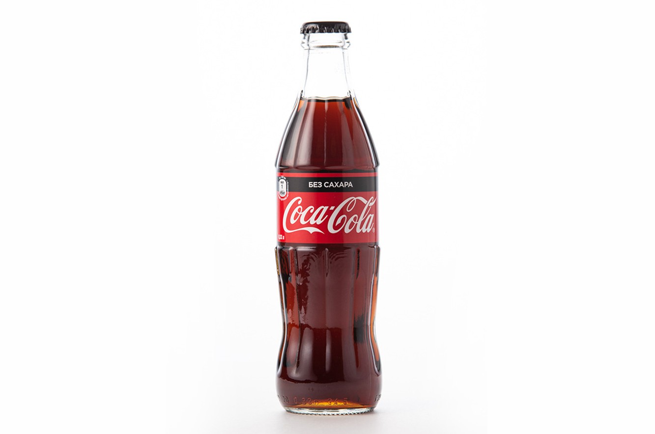 Почему кола без сахара. Кока кола 0 сахара. Кока кола Зеро 0.33. Кока кола Зеро 330 мл стекло. Coca Cola без сахара 330.